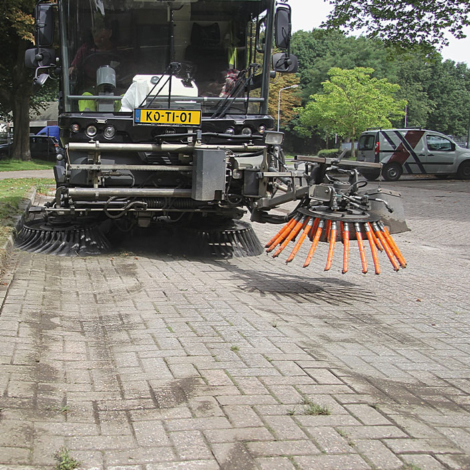 Ogräsborste med stålplatta